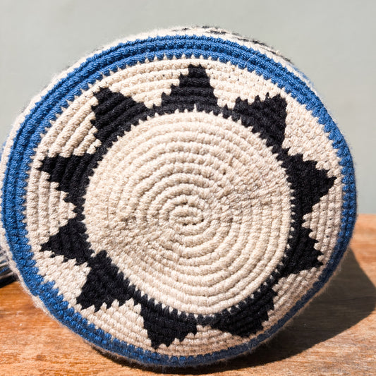 Black, Blue and White Patterns Mochila